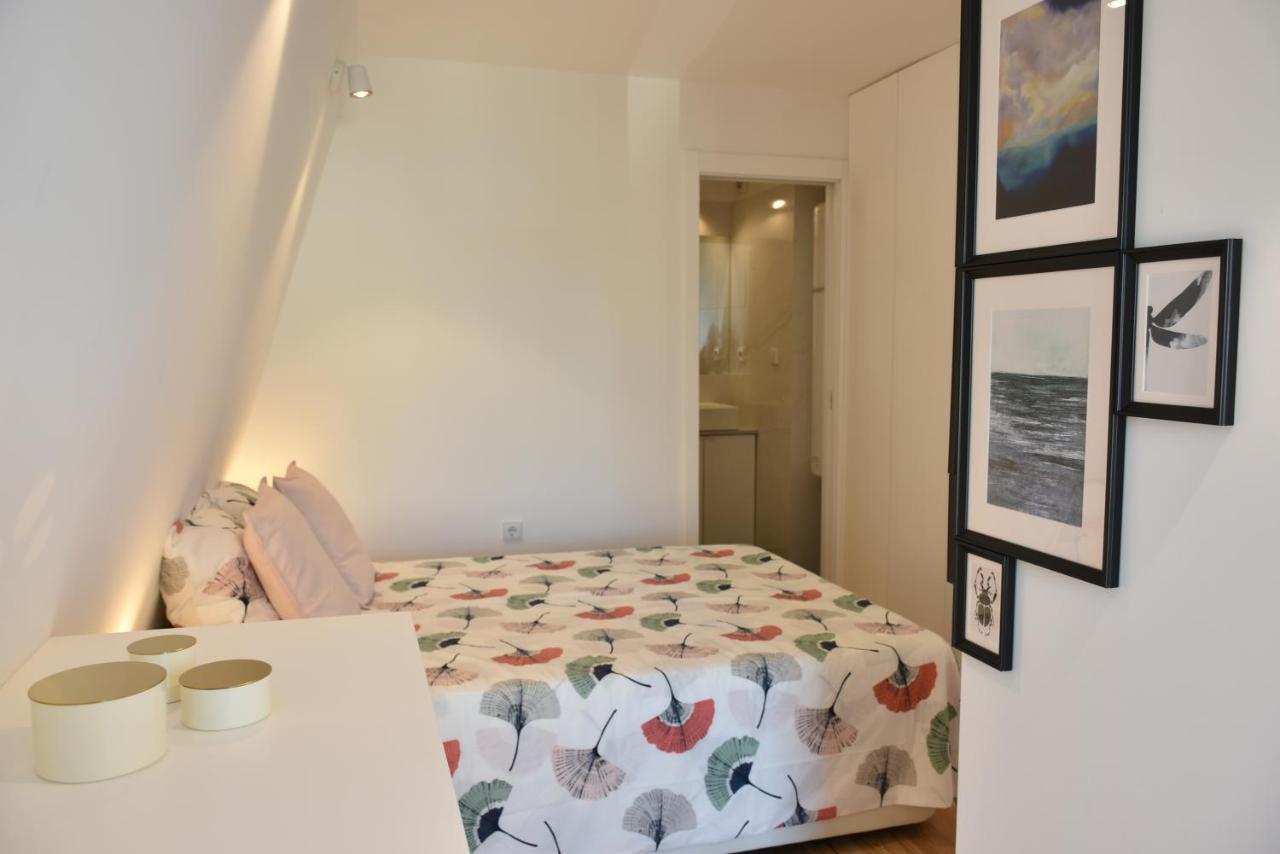Sunny Penthouse Whith Balcony 9min Walk Main Station Apartamento Porto
