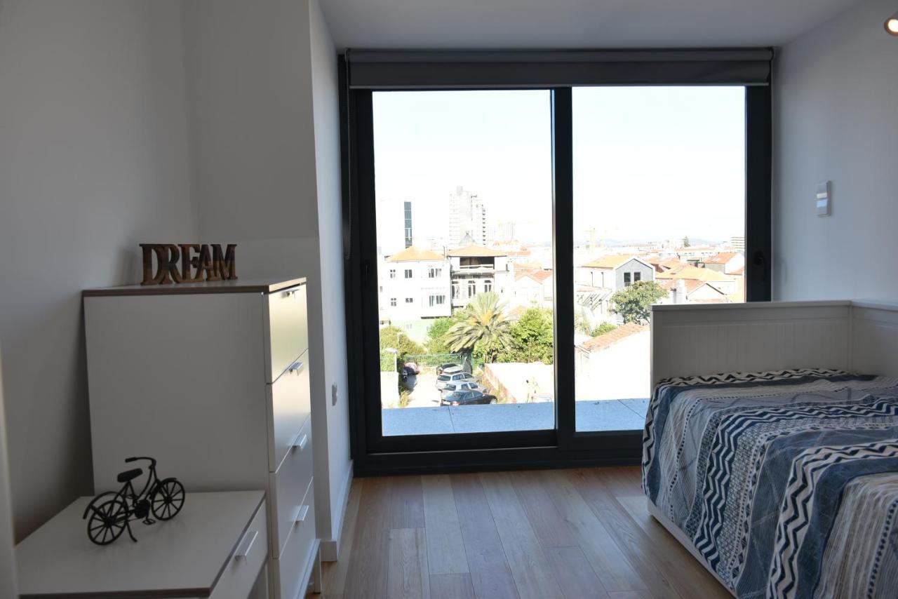 Apartamento Sunny Penthouse Whith Balcony 9min Walk Main Station Porto