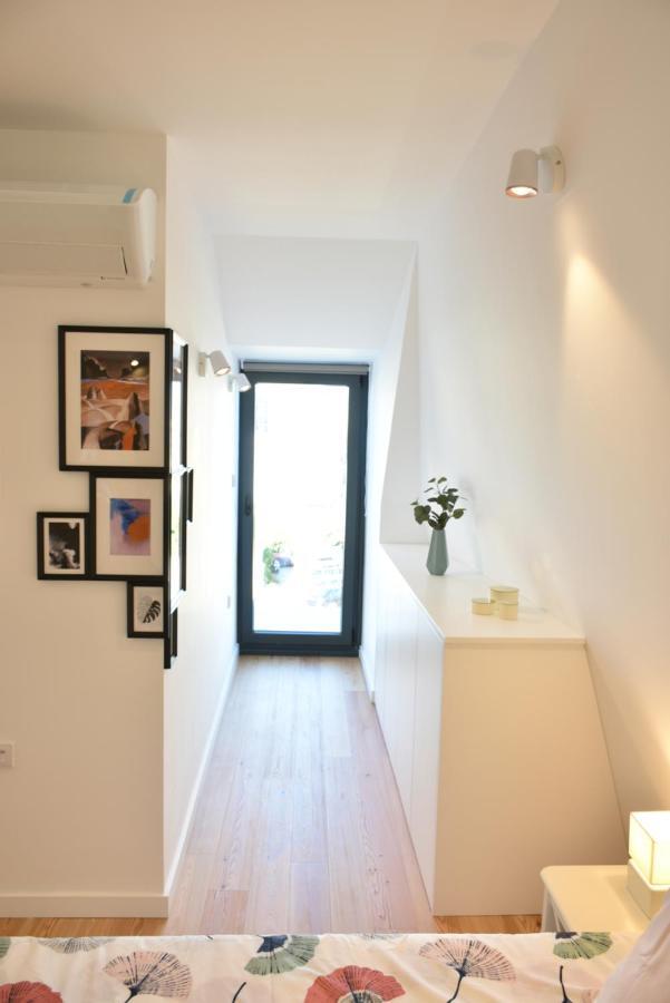 Apartamento Sunny Penthouse Whith Balcony 9min Walk Main Station *